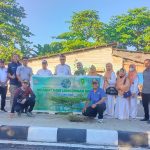 Peringati Hari Lingkungan Hidup, Bupati Natuna Tanam Pohon di Pantai Piwang