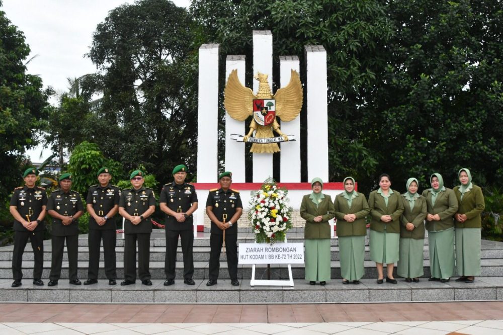 Dalam Rangka HUT Kodam 1/BB ke – 72 Danrem 033/WP Pimpin Ziarah di TMP Pusara Bhakti Dalam Rangka HUT Kodam 1/BB ke – 72 Danrem 033/WP Pimpin Ziarah di TMP Pusara Bhakti