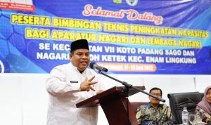 Suhatri Bur Buka Acara Bimtek Peningkatan Kapasitas Bagi Aparatur Nagari dan Lembaga Nagari
