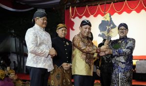 Soegiharto Santoso Apresiasi Pagelaran Wayang Kulit di HUT Bhayangkara Ke-76 Soegiharto Santoso Apresiasi Pagelaran Wayang Kulit di HUT Bhayangkara Ke-76