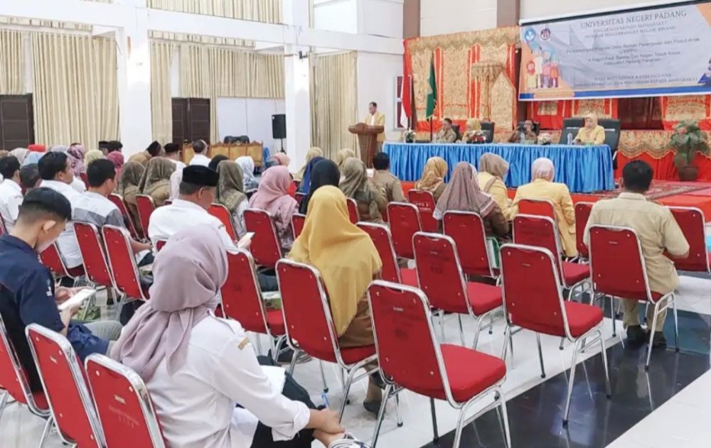 Alfian Apresiasi Tim LPPM UNP dan Kepala Dinas P3APPKB Provinsi Sumatera Barat Yang Aktif Dalam Program Penyetaraan Gender Alfian Apresiasi Tim LPPM UNP dan Kepala Dinas P3APPKB Provinsi Sumatera Barat Yang Aktif Dalam Program Penyetaraan Gender