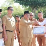 Suhatri Bur Jadi Pembina Apel Gabungan ASN Dan Serahkan Penghargaan Kepada Beberapa Wali Nagari Suhatri Bur Jadi Pembina Apel Gabungan ASN Dan Serahkan Penghargaan Kepada Beberapa Wali Nagari