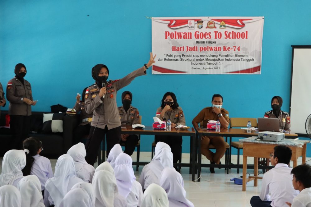 Menyongsong HUT Polwan Ke-74 Tahun 2022, Polwan Polres Bintan Goes To School