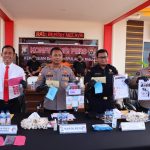 Kolaborasi Satresnarkoba Polres Bintan Bersama Bea Cukai Amankan Pelaku Narkoba Jenis Sabu Di Pelabuhan Sri Bayintan Kolaborasi Satresnarkoba Polres Bintan Bersama Bea Cukai Amankan Pelaku Narkoba Jenis Sabu Di Pelabuhan Sri Bayintan