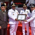 Suhatri Bur Jadi Inspektur Upacara HUT RI ke-77 Suhatri Bur Jadi Inspektur Upacara HUT RI ke-77