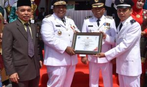 Suhatri Bur Jadi Inspektur Upacara HUT RI ke-77 Suhatri Bur Jadi Inspektur Upacara HUT RI ke-77