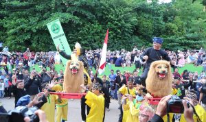 Kemeriahan Masyarakat Paguyuban Pasundan Kota Tanjungpinang Pada Acara Pawai Budaya Kota Tanjungpinang Tahun 2022 Kemeriahan Masyarakat Paguyuban Pasundan Kota Tanjungpinang Pada Acara Pawai Budaya Kota Tanjungpinang Tahun 2022