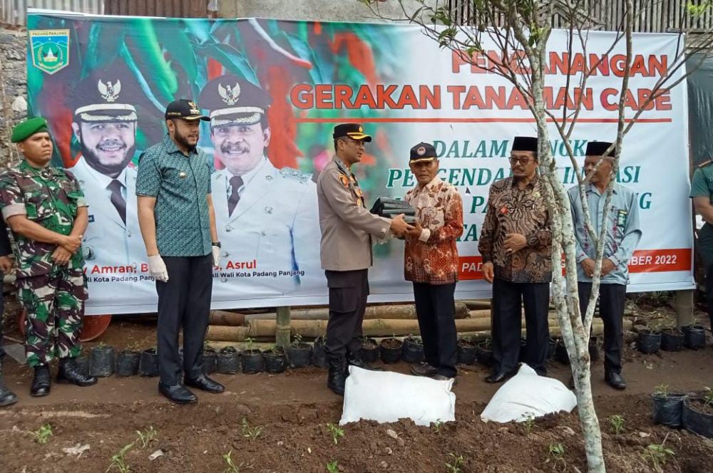 Kakankemenag Hadiri Pencanangan Gerakan Tanam Cabai di Kota Padang Panjang Kakankemenag Hadiri Pencanangan Gerakan Tanam Cabai di Kota Padang Panjang