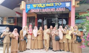 SMA Negeri 1 Batang Anai di Kunjungi Tim I Penilai dan Pembina UKS