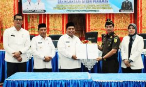 Suhatri Bur Tandatangani Kesepakatan Bersama Antara Pemkab Padang Pariaman dan Kejari Pariaman Suhatri Bur Tandatangani Kesepakatan Bersama Antara Pemkab Padang Pariaman dan Kejari Pariaman