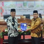 APBD-P Tahun 2022 Di Sahkan, DPRD Sepakat Selesaikan Hutang Rp135,47 Milyar APBD-P Tahun 2022 Di Sahkan, DPRD Sepakat Selesaikan Hutang Rp135,47 Milyar