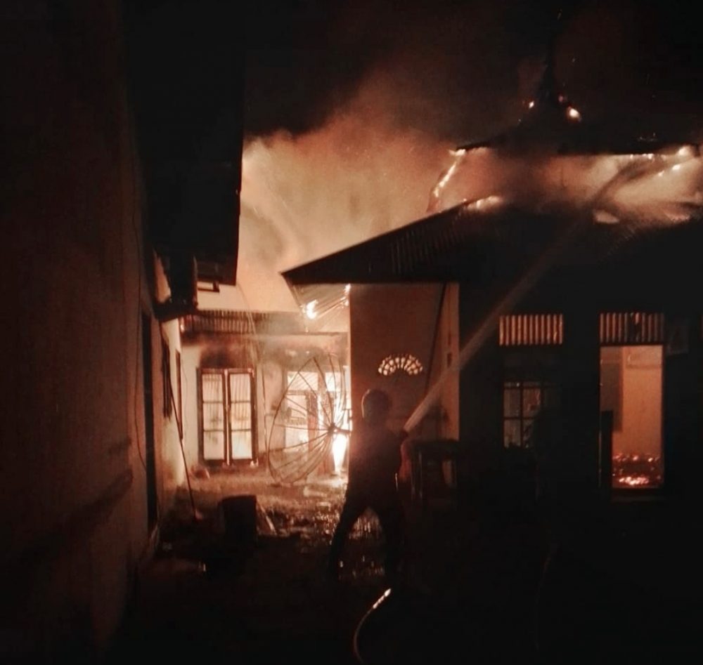 Kantor Camat Lubuk Alung Ludes Diamuk Sijago Merah