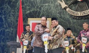 Anies Baswedan Serahkan 1 Unit Mobil Damkar Kepada Bupati Padang Pariaman Anies Baswedan Serahkan 1 Unit Mobil Damkar Kepada Bupati Padang Pariaman