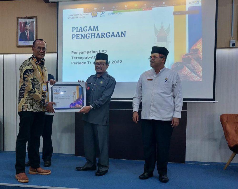 Kemenag Padang Panjang Peringkat II Penyampaian LPJ Tercepat-Akurat Kemenag Padang Panjang Peringkat II Penyampaian LPJ Tercepat-Akurat