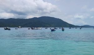 Puluhan Kapal Nelayan Anambas Turut Sambut Kedatangan Mentri Sakti Wahyu Trenggono
