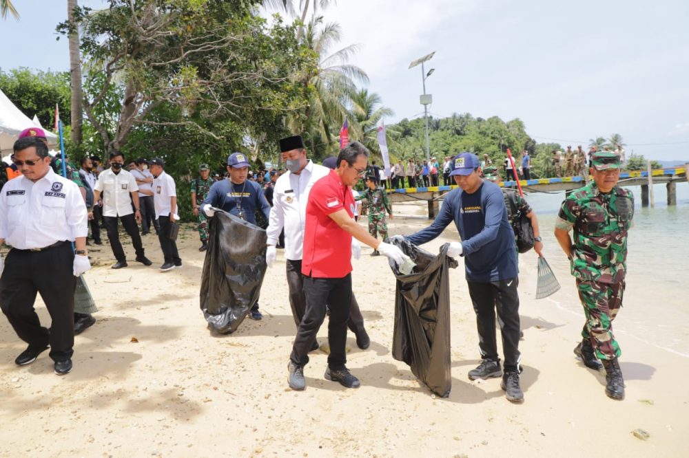 Menteri KP Trenggono Gaungkan Gernas BCL di Kabupaten Kepulauan Anambas