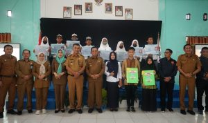 Gubernur Kepri Sambangi SMAN 1 Bunguran Timur, Serahkan E-KTP Bagi Pelajar