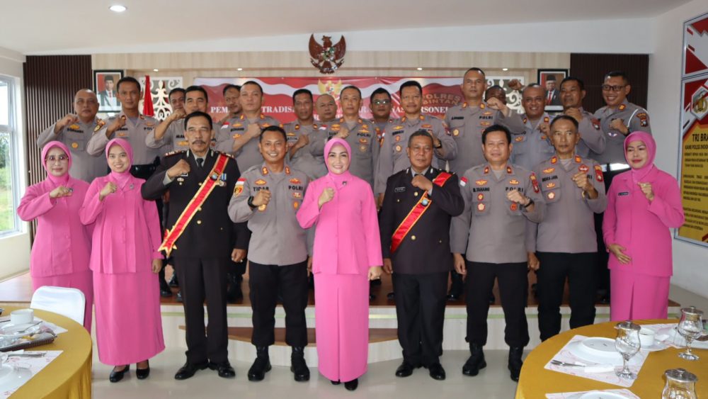 Kapolres Bintan Lepas Personil Yang Purna Bakti Kapolres Bintan Lepas Personil Yang Purna Bakti
