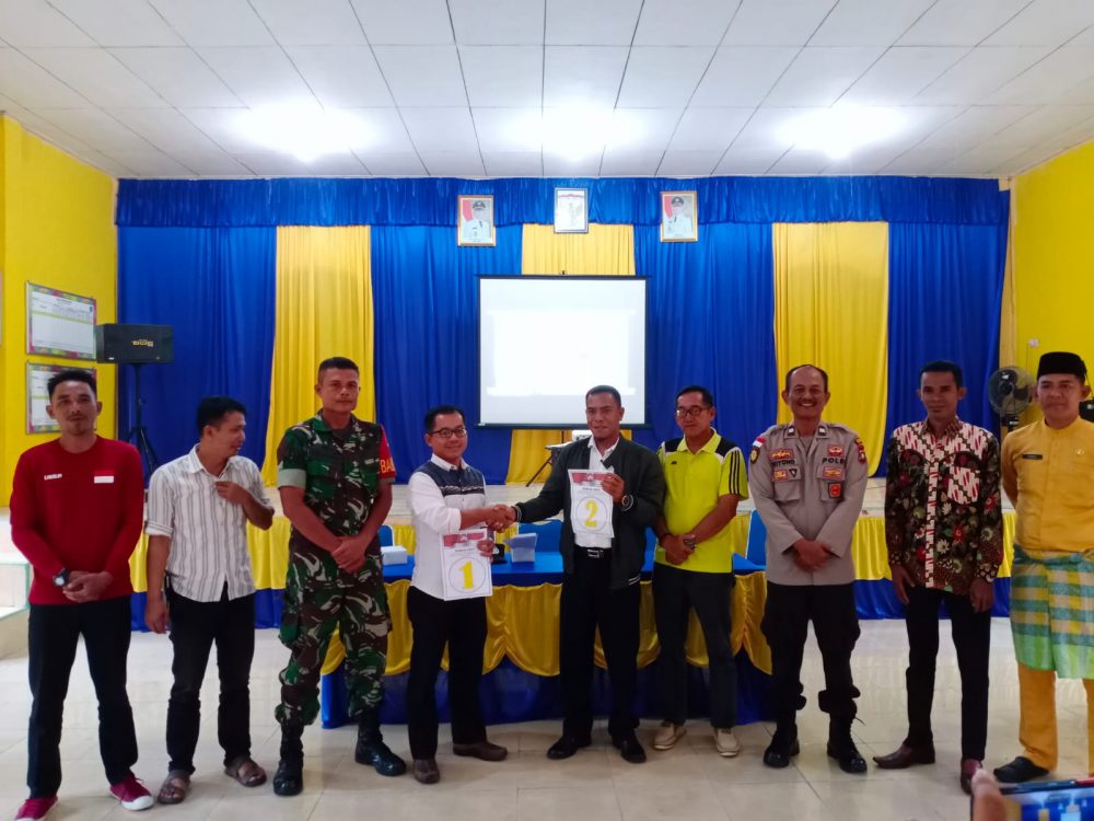 Polsek Serasan Bersama Koramil Lakukan Pengamanan Pencabutan Nomor Urut Kandidat Calon Kades Polsek Serasan Bersama Koramil Lakukan Pengamanan Pencabutan Nomor Urut Kandidat Calon Kades