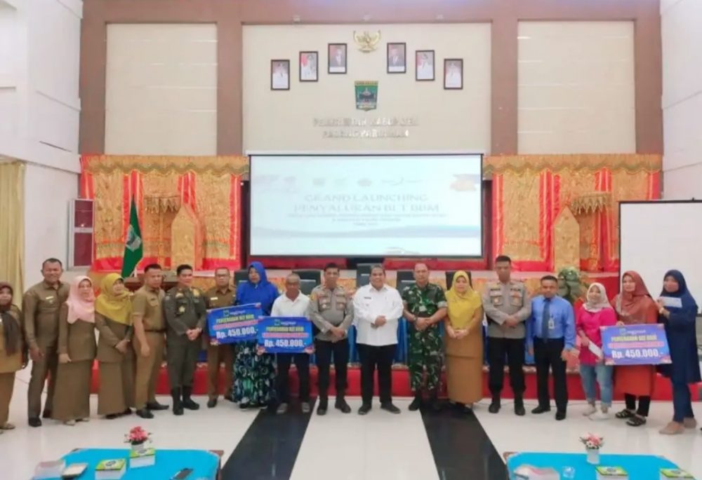 8.156 Keluarga Penerima Manfaat Kabupaten Padang Pariaman Terima BLT Bahan Bakar Minyak 8.156 Keluarga Penerima Manfaat Kabupaten Padang Pariaman Terima BLT Bahan Bakar Minyak