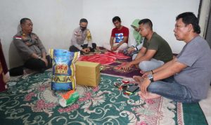 Wujud Bela Sungkawa, Kapolsek Bintan Timur Kunjungi Rumah Duka Pelajar Yang Meninggal Akibat Perkelahian