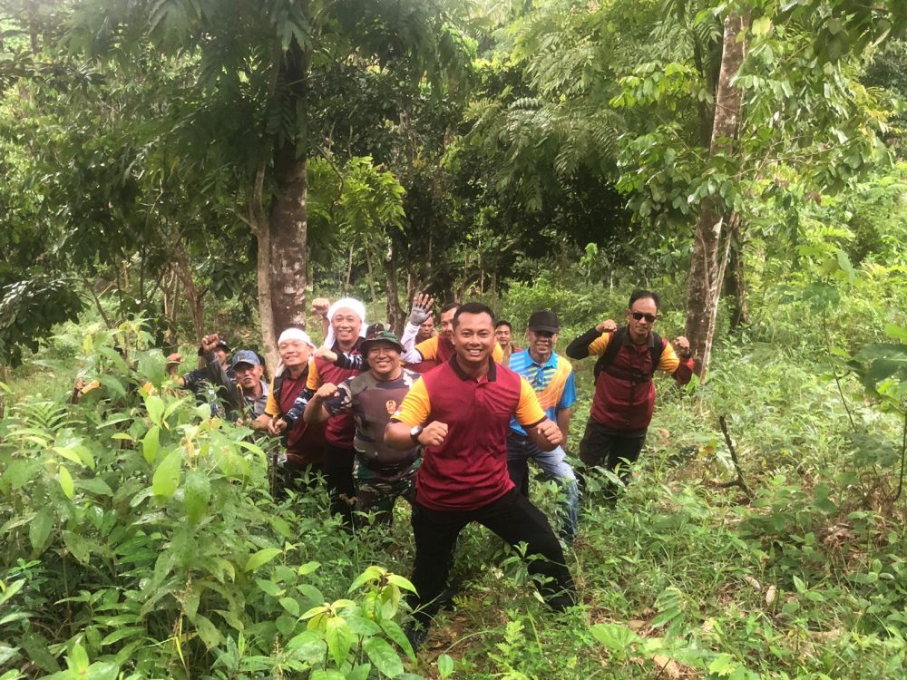 Sinergitas TNI-POLRI, Taklukan Gunung Bintan