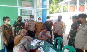 Personil Koramil 04/Letung Bersama Polsek Kembali Lakukan Pengamanan Vaksinasi