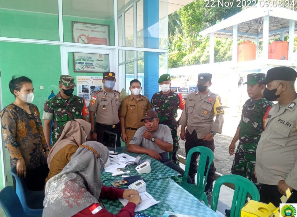 Personil Koramil 04/Letung Bersama Polsek Kembali Lakukan Pengamanan Vaksinasi Personil Koramil 04/Letung Bersama Polsek Kembali Lakukan Pengamanan Vaksinasi