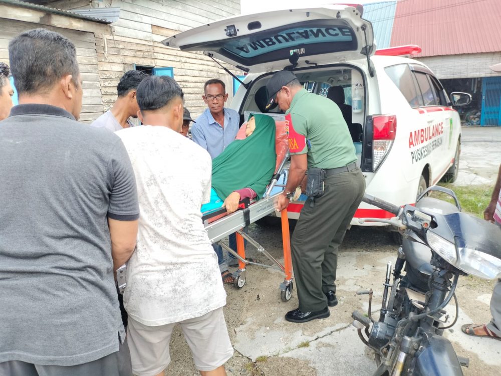 Peduli Sesama, Serka Parsimin Bantu Evakuasi Warga Binaan ke Puskesmas