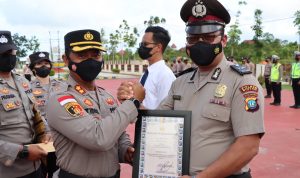 20 Personil Polres Bintan Mendapatkan Penghargaan Dari Kapolres