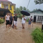Ketua Komisi I DPRD Natuna Pantau Situasi Banjir Ranai Darat, Warga Dievakuasi Di Natuna Hotel Ketua Komisi I DPRD Natuna Pantau Situasi Banjir Ranai Darat, Warga Dievakuasi Di Natuna Hotel