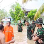 Dandim 0318/Natuna Bersama Kakansar Pantau Situasi Kelokasi Banjir Dandim 0318/Natuna Bersama Kakansar Pantau Situasi Kelokasi Banjir