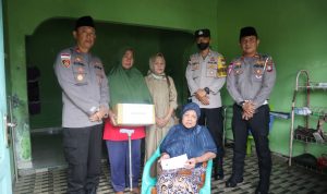 Jum’at Berkah, Polsek Bintim Kunjungi Warga Lansia Yang Sakit Menahun Jum’at Berkah, Polsek Bintim Kunjungi Warga Lansia Yang Sakit Menahun