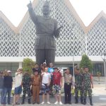 Danramil 06/Serasan Bersama Uspika Dampingi WNA Berkeliling Pulau Serasan Danramil 06/Serasan Bersama Uspika Dampingi WNA Berkeliling Pulau Serasan