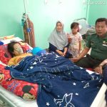 Peduli Sesama, Babinsa Koramil 04/Letung Jenguk Warga Binaan Yang Sedang Sakit