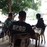 Cuaca Ektrim, Babinsa Serda Krismawanto Monitoring Wilayah Bersama Ketua BPBD Jemaja Timur