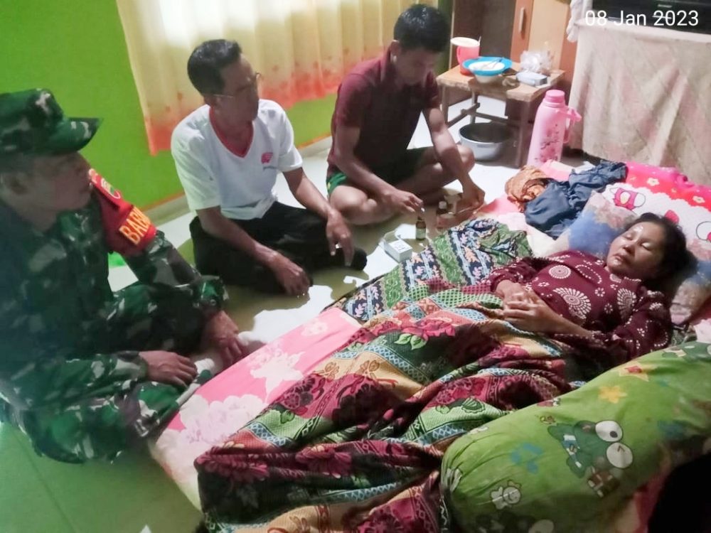 Peduli Sesama, Babinsa Koramil 04/Letung Jenguk Warga Binaan Yang Sedang Sakit Peduli Sesama, Babinsa Koramil 04/Letung Jenguk Warga Binaan Yang Sedang Sakit