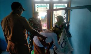 Babinsa Serda Olih Dampingi Proses Giat Posyandu Bagi Balita