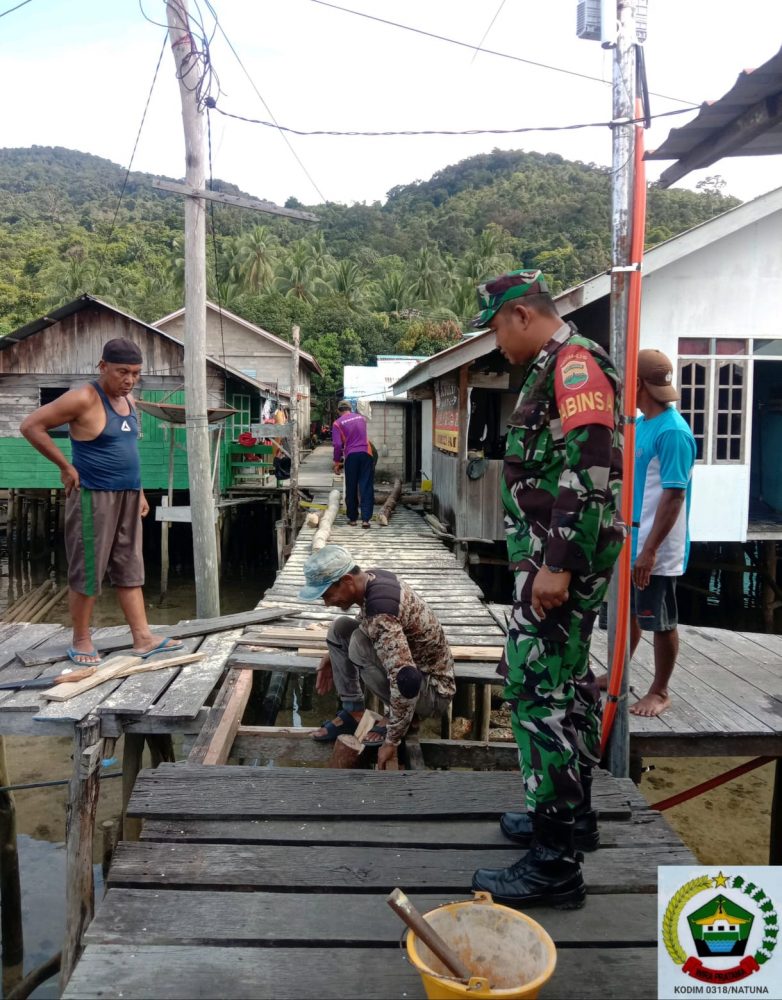 Cuaca Buruk, Babinsa Serda Syamsul : Jaga Faktor Keselamatan Bagi Nelayan Cuaca Buruk, Babinsa Serda Syamsul : Jaga Faktor Keselamatan Bagi Nelayan