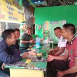 Jalin Komsos, Babinsa Serda Krismawanto Himbau Warga Jaga Situasi Kamtibmas Jalin Komsos, Babinsa Serda Krismawanto Himbau Warga Jaga Situasi Kamtibmas
