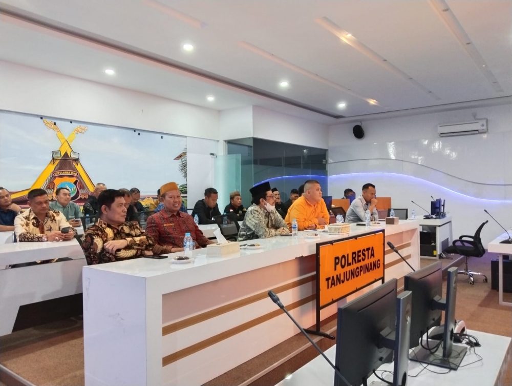 Wakapolresta Tanjungpinang Menggelar Nonton Pagelaran Wayang Orang Secara On Line