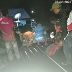 Danramil 04/Letung Bersama Anggota Bantu Evakuasi Rumah Warga Binaan Yang Diterjang Ombak Danramil 04/Letung Bersama Anggota Bantu Evakuasi Rumah Warga Binaan Yang Diterjang Ombak