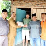 Wawako Pariaman dan Istri Beri Bantuan Sembako Kepada Warga Yang Terkena Banjir