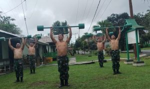 Jaga Kesehatan Tubuh, Koramil 06/Serasan Kembali Laksanakan Rutinitas Senam SKJ dan Barbel Jaga Kesehatan Tubuh, Koramil 06/Serasan Kembali Laksanakan Rutinitas Senam SKJ dan Barbel