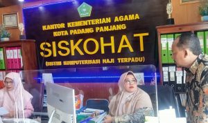 45 JCH Kota Padang Panjang Urus Paspor di Kemenag