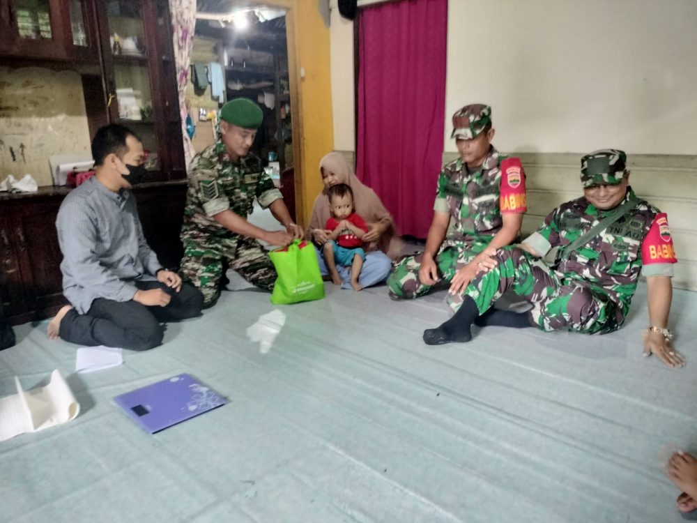 Selaku Bapak Asuh, Plh. Danramil 06/Serasan Kembali Berikan Bantuan Asupan Gizi Bagi Anak Stunting Selaku Bapak Asuh, Plh. Danramil 06/Serasan Kembali Berikan Bantuan Asupan Gizi Bagi Anak Stunting
