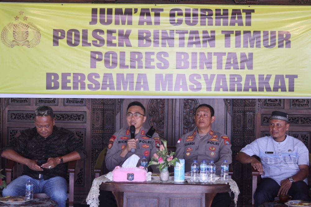 Kapolres Bintan Pimpin Jumat Curhat Yang Dilaksanakan Secara Serentak Oleh Polsek Jajaran Kapolres Bintan Pimpin Jumat Curhat Yang Dilaksanakan Secara Serentak Oleh Polsek Jajaran