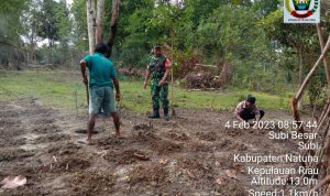 Babinsa Sertu Saroji Sambangi Kebun Ketahanan Pangan Milik Warga Binaan