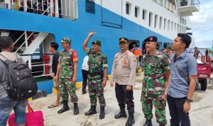 Koramil 06/Serasan Lakukan Pengamanan Sandar Kapal MV Bahtera Nusantara 01