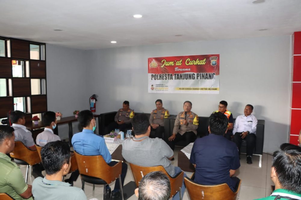 Jumat Curhat, Polresta Tanjungpinang Bersama Polsek Kawasan Bandara RHF Gelar Pertemuan Dengan Masyarakat